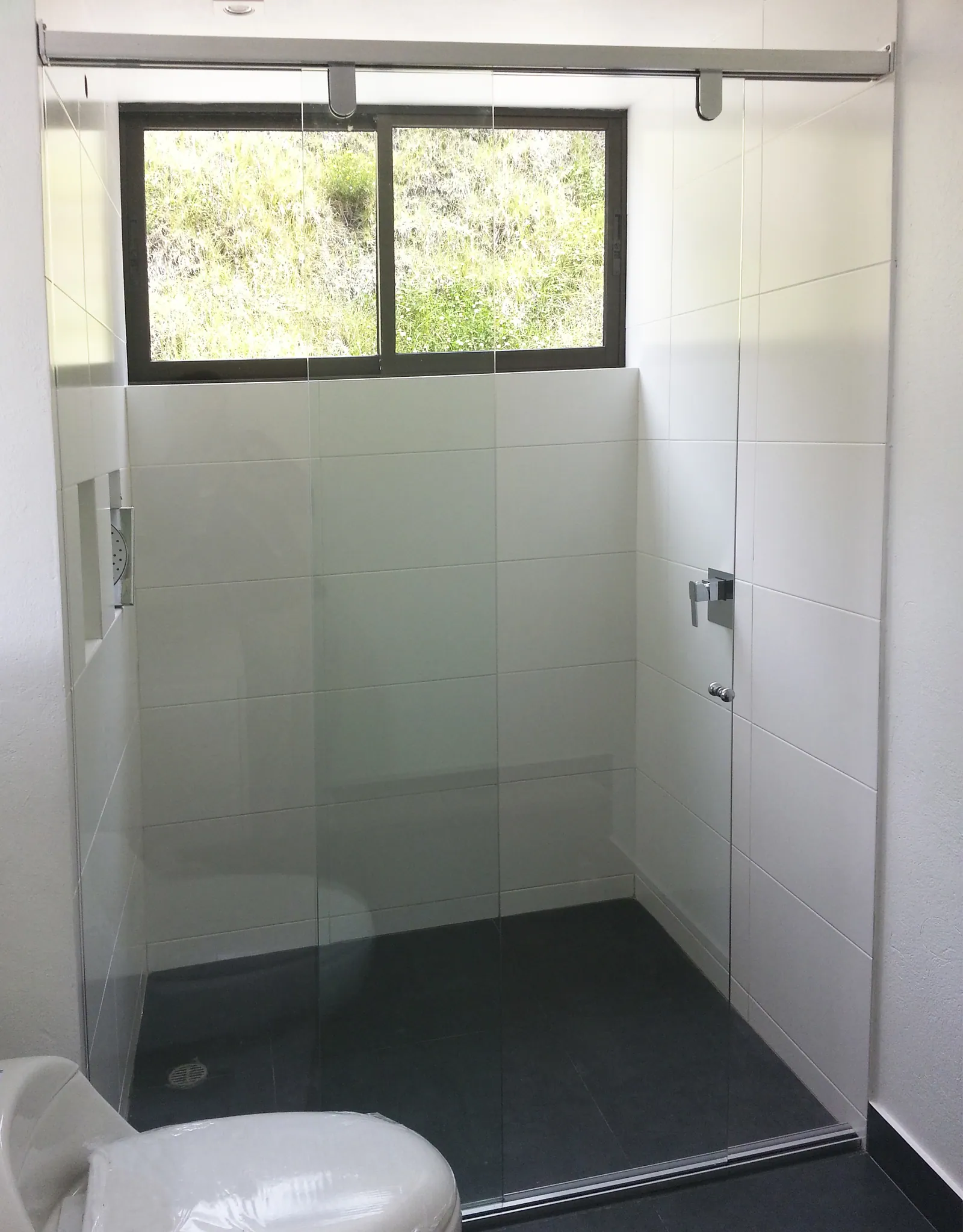 Divisiones de baño en aluminio y vidrio — ALUGANT, imagen 1