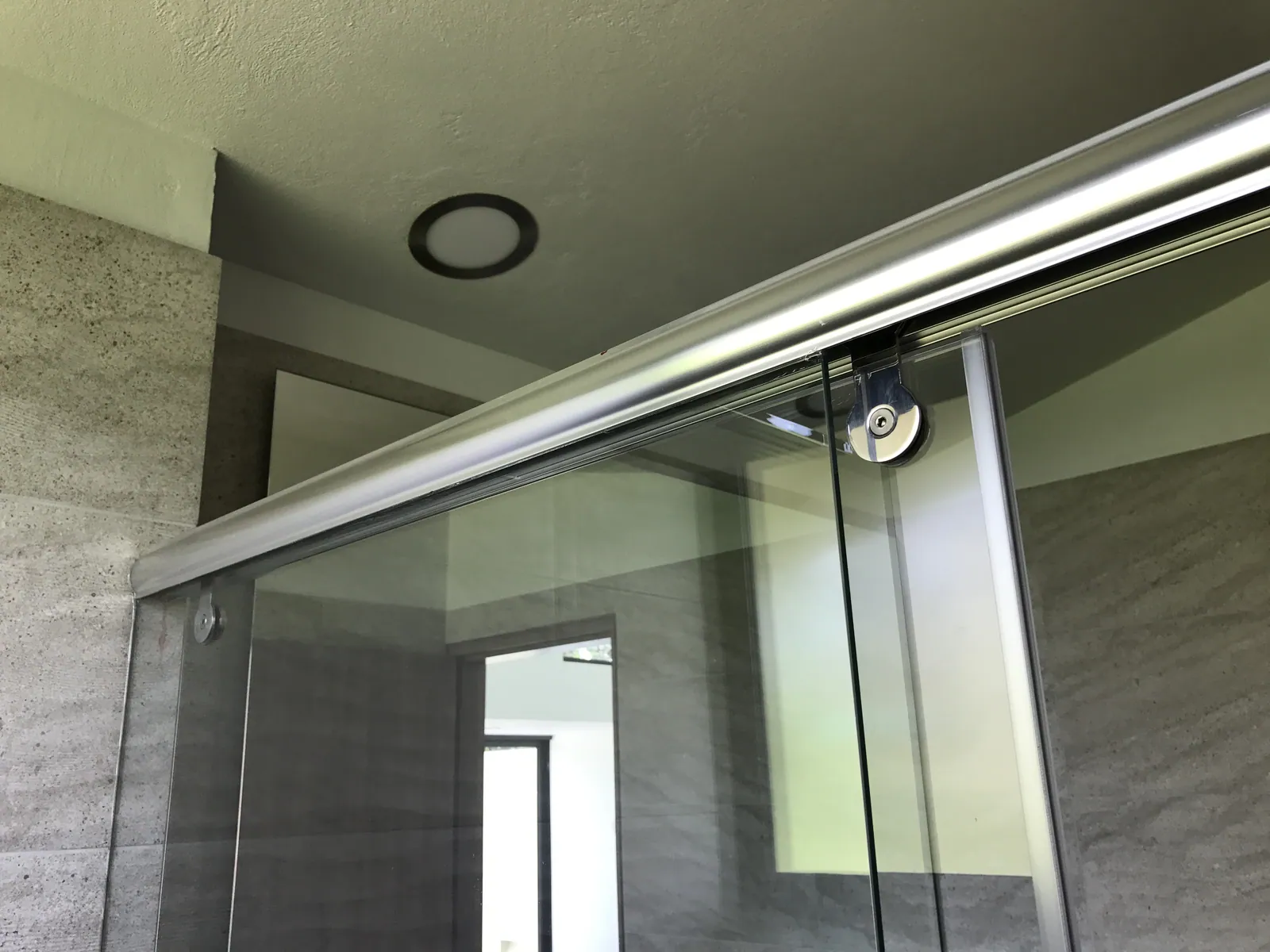 Divisiones de baño en aluminio y vidrio — ALUGANT, imagen 2