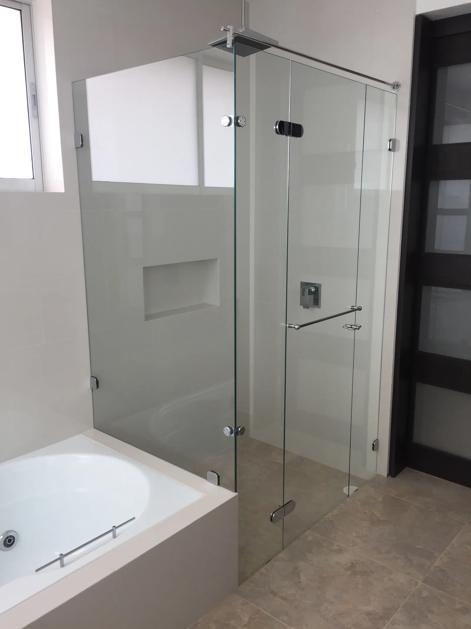 Divisiones de baño en aluminio y vidrio — ALUGANT, imagen 5