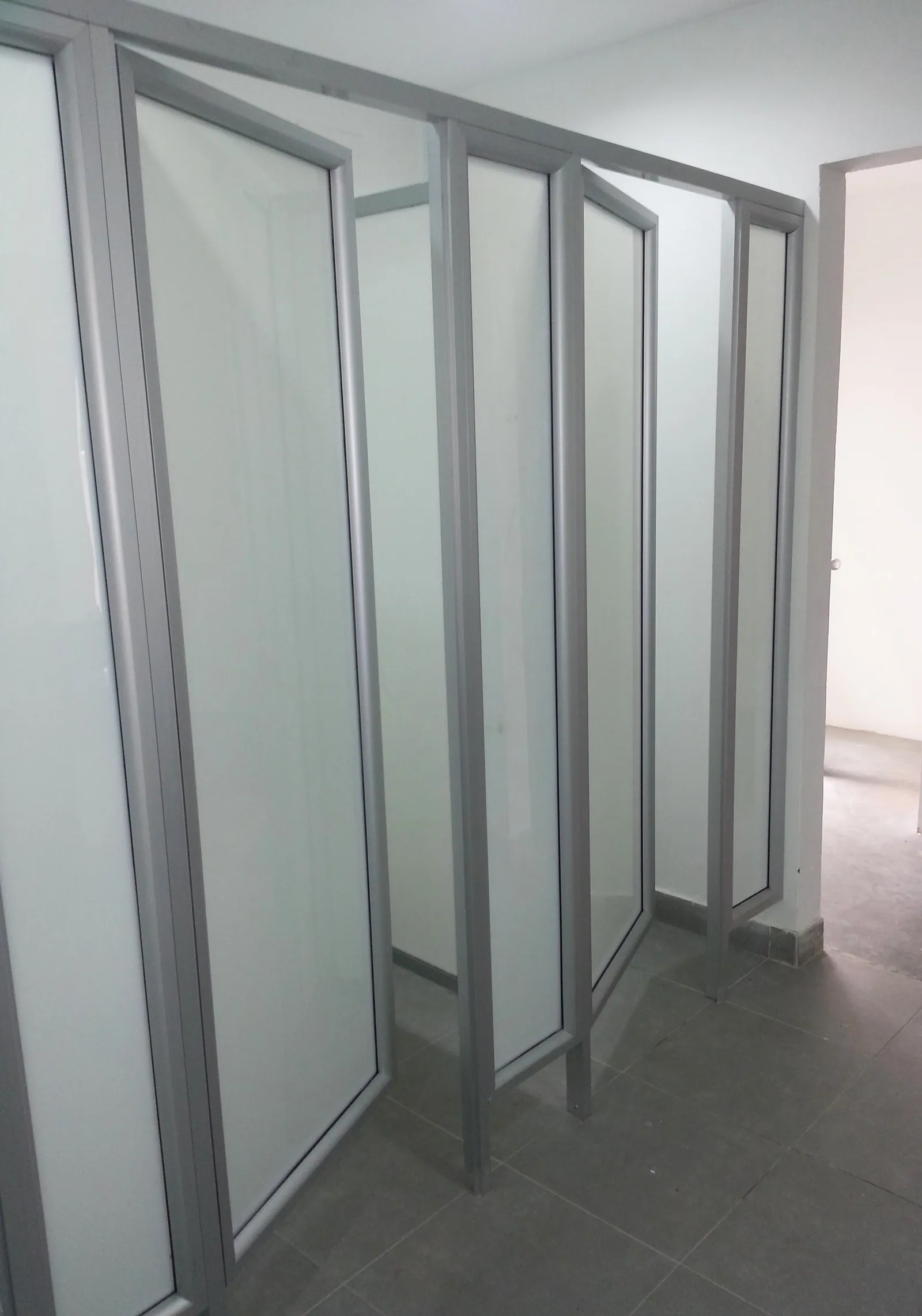 Divisiones de baño en aluminio y vidrio — ALUGANT, imagen 6