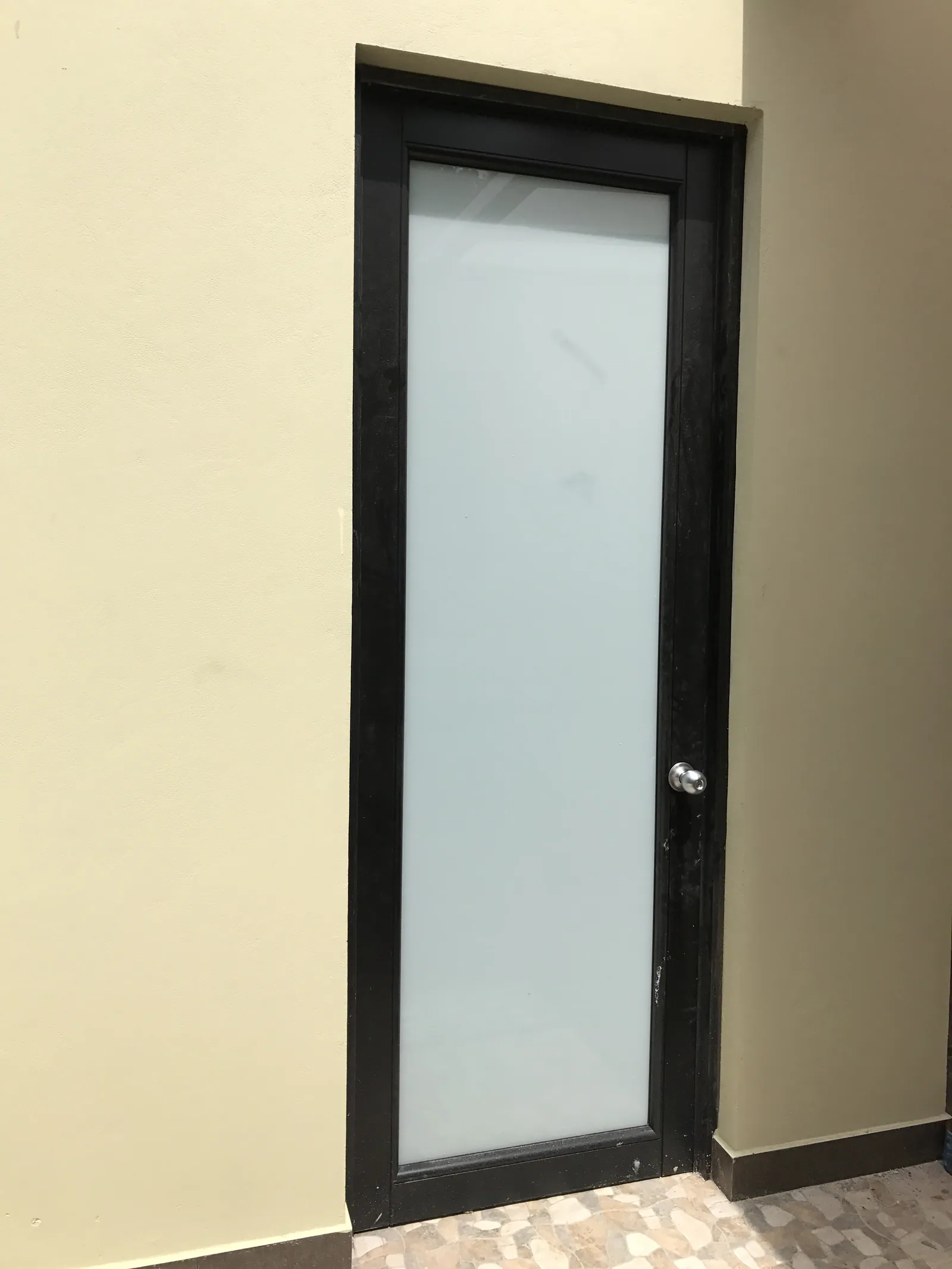 Puertas batientes en aluminio y vidrio — ALUGANT, imagen 2