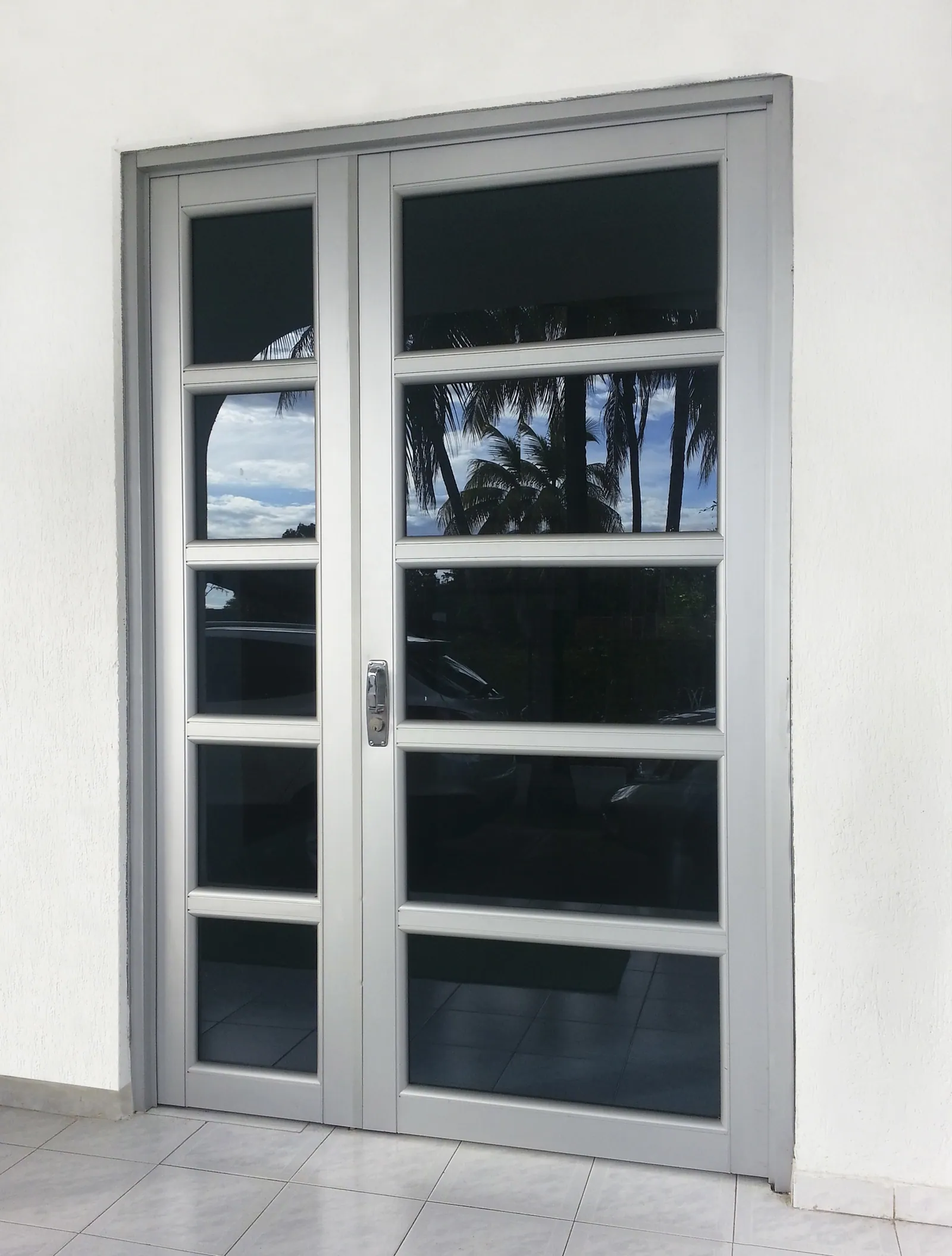 Puertas batientes en aluminio y vidrio — ALUGANT, imagen 3