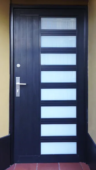 Puertas batientes en aluminio y vidrio — ALUGANT, imagen 5