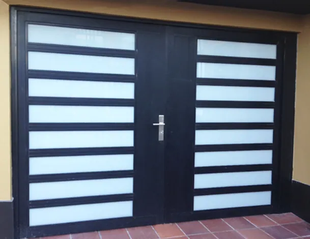 Puertas batientes en aluminio y vidrio — ALUGANT, imagen 6