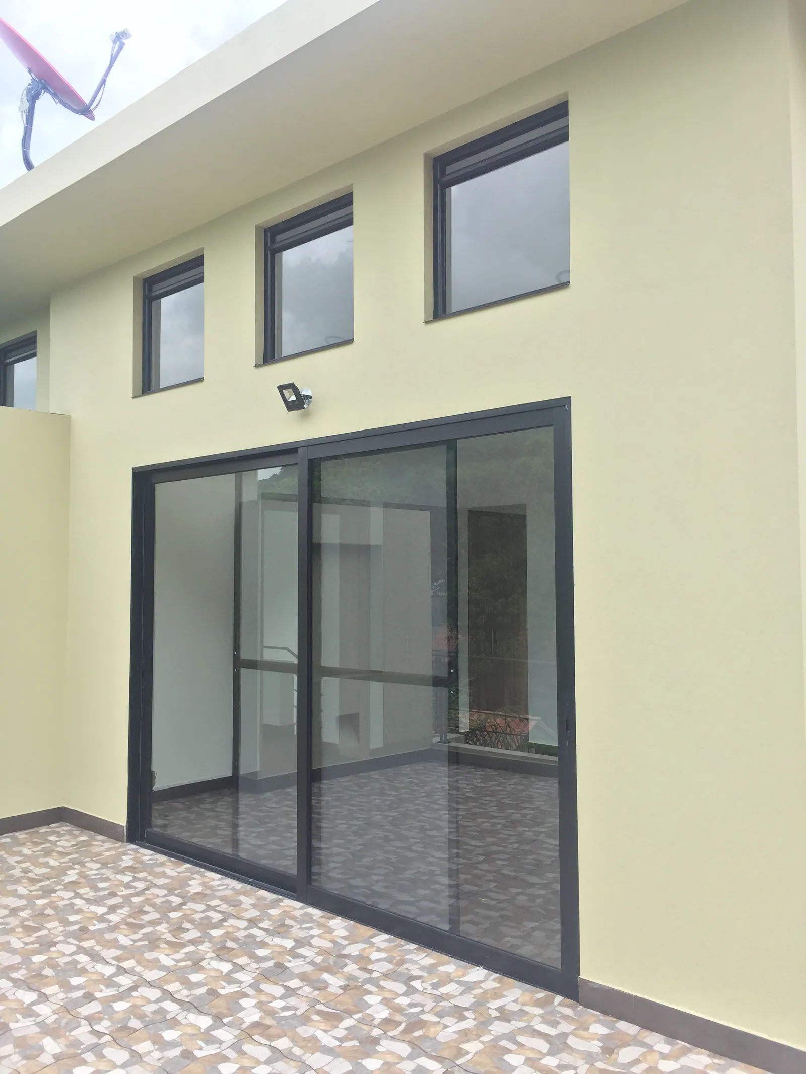Puertas corredizas en aluminio y vidrio — ALUGANT, imagen 6