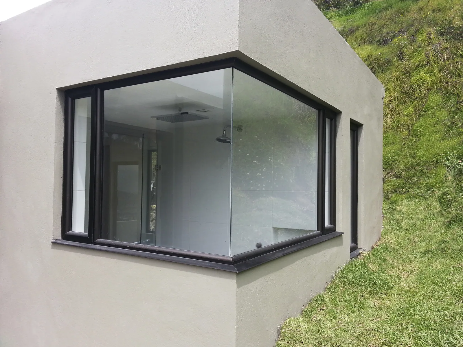 Ventanas en aluminio arquitectónico fabricadas por ALUGANT